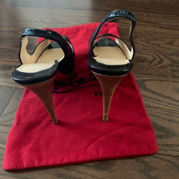 Cristian Laboutin Sandal in Black leather with sling back and peep toe. - Picture 5 of 10